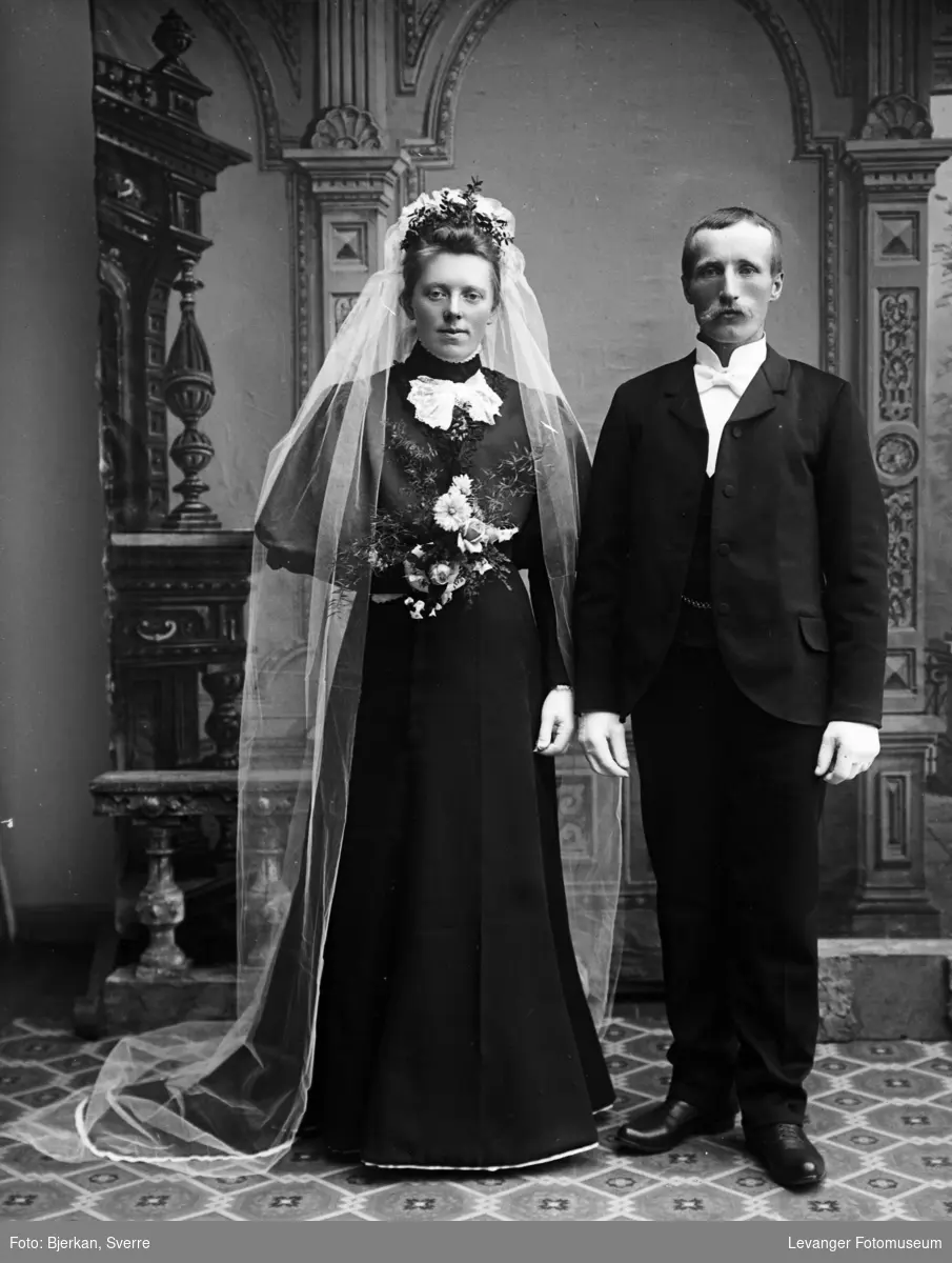 Portrett av brudeparet Marie Pauline Alstad og Johannes Slaatsve.