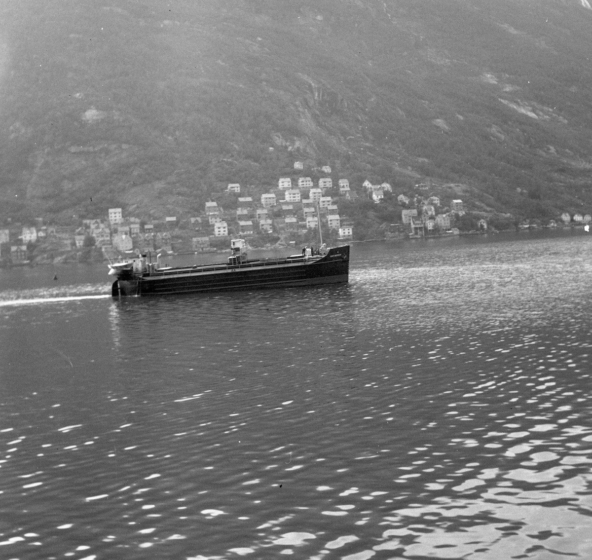 Kalkbåten "Sørfjorden" som frakta kalk til Odda smelteverk. 