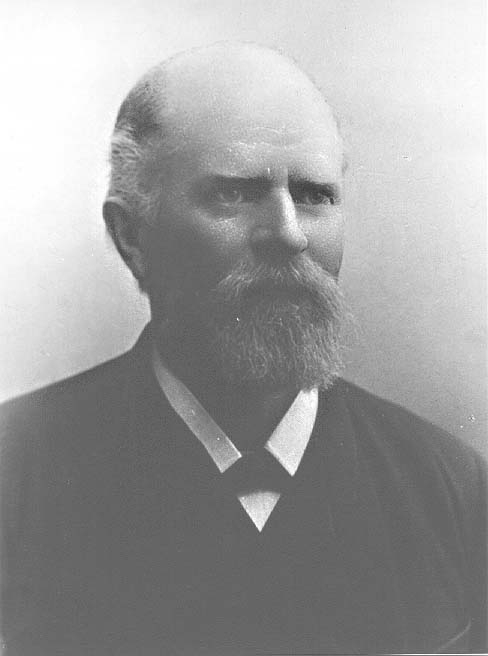 Bröstbild av Björkegren, en man med skägg.