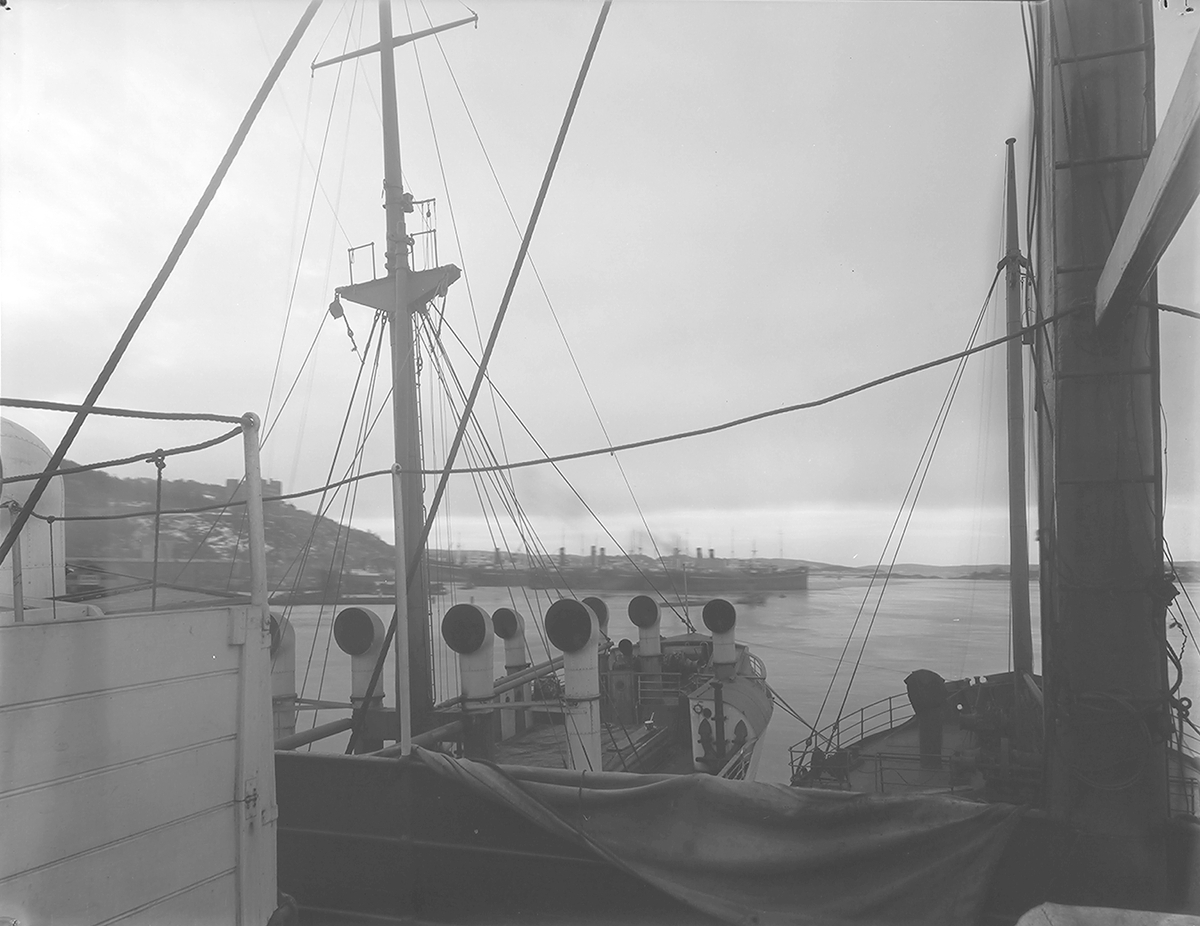 Ombord i båt ved Nylands Verksted, Bjørvika, Oslo.