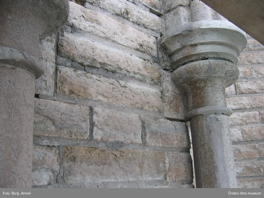 Renoveringsarbeten av tornfasader på Olaus Petri kyrka (Olaus Petri församling).
Östra tornet, före åtgärder.
Dnr: 2008.230.065