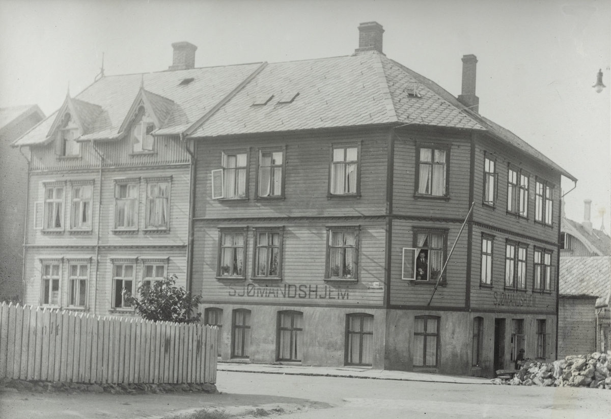 Krysset Sørhauggata-Grønhauggata sett mot sydvest, ca. 1930.