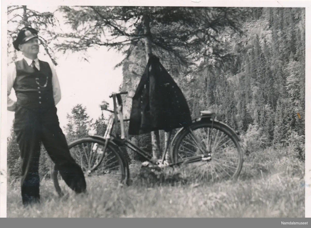 Tysk soldat på sykkeltur ved Namsos