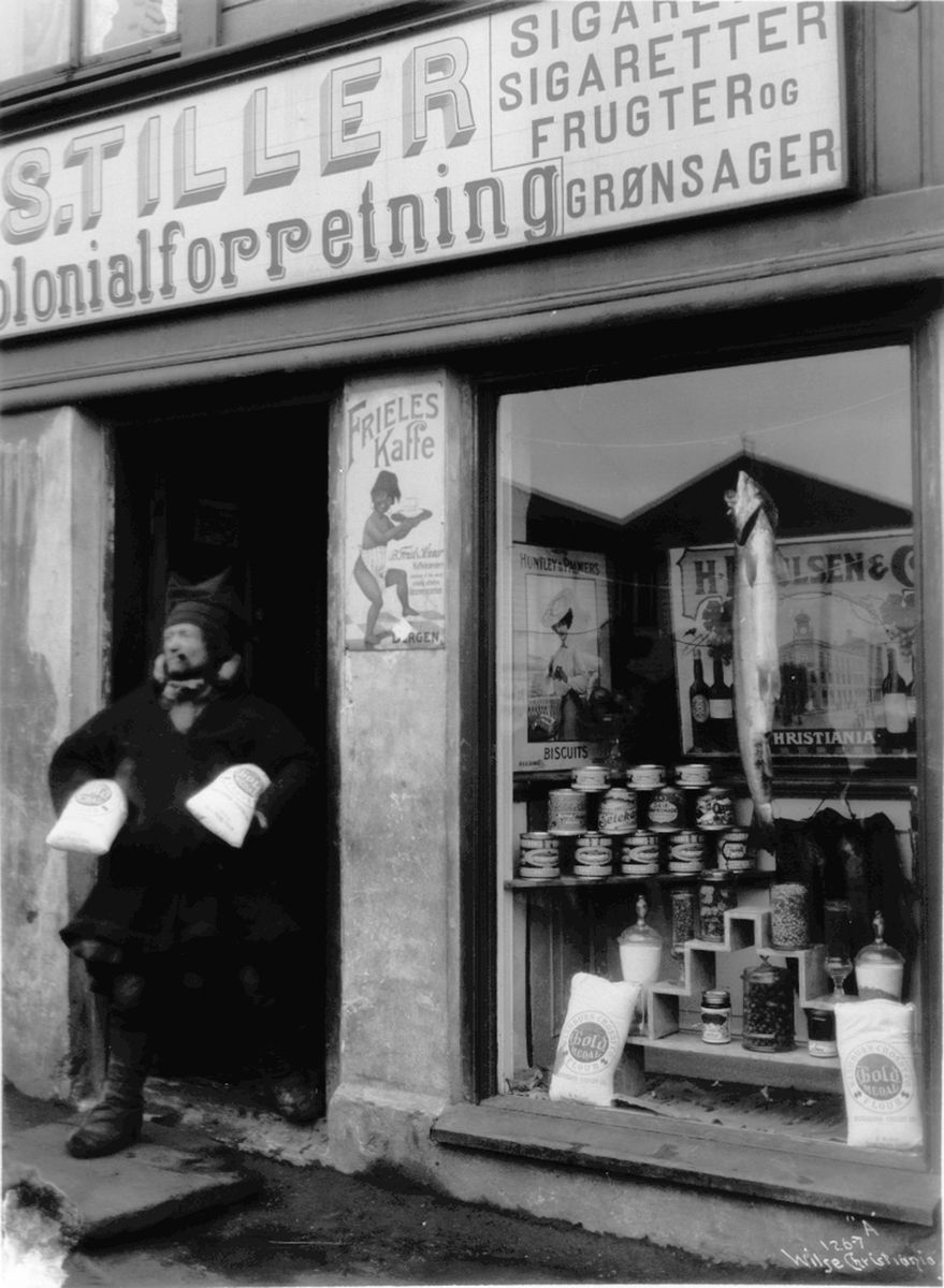 S. Tiller kolonialforretning i Hammerfest 1907.