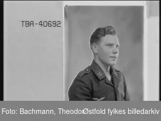 Portrett av tysk soldat i uniform,   Alfons Büscher.