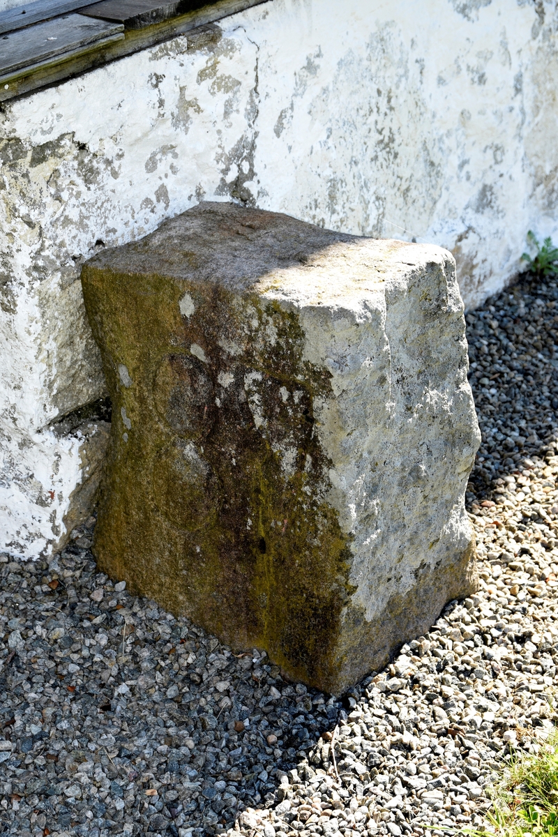 Rektangulær stein.
