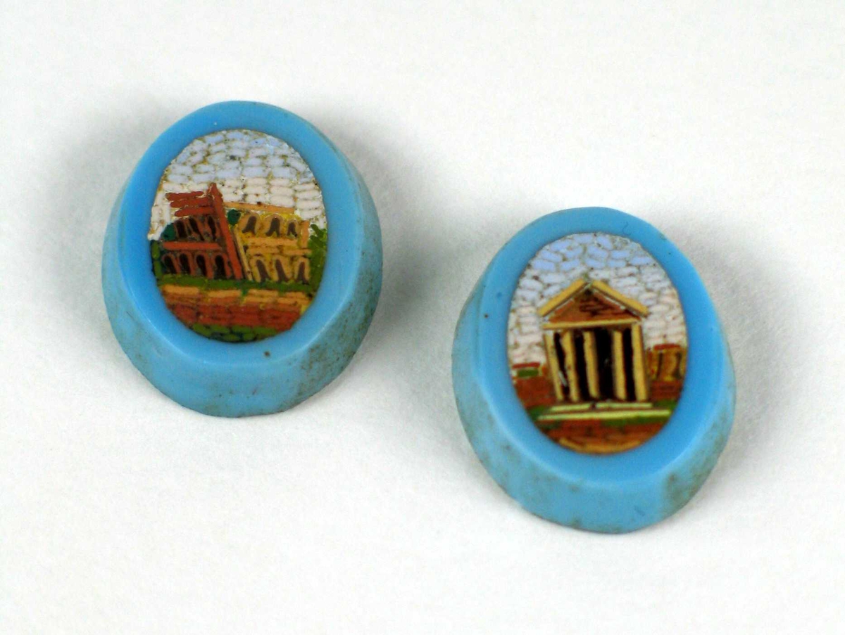 To turkise ovale knapper med mosaikkdekor. Motivet er byggverk fra antikken.