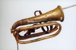 postmuseet, gjenstander, posthorn, trompettype, lærrem, lenk