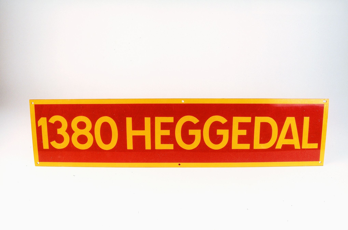 postmuseet, gjenstander, skilt, stedskilt, stedsnavn, 1380 Heggedal