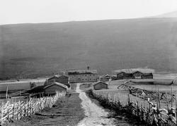 Lesja prestegard ca. 1895. På andre sida v elva, overlåven t