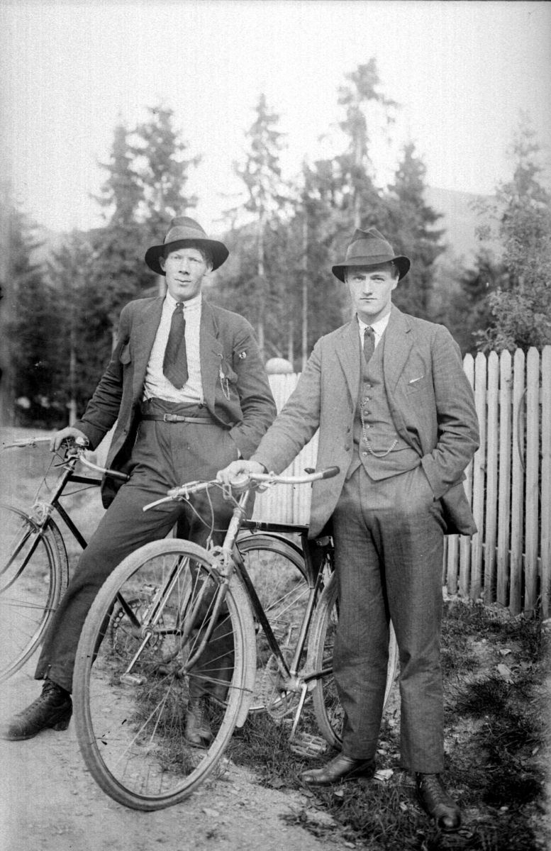To menn med sykkel