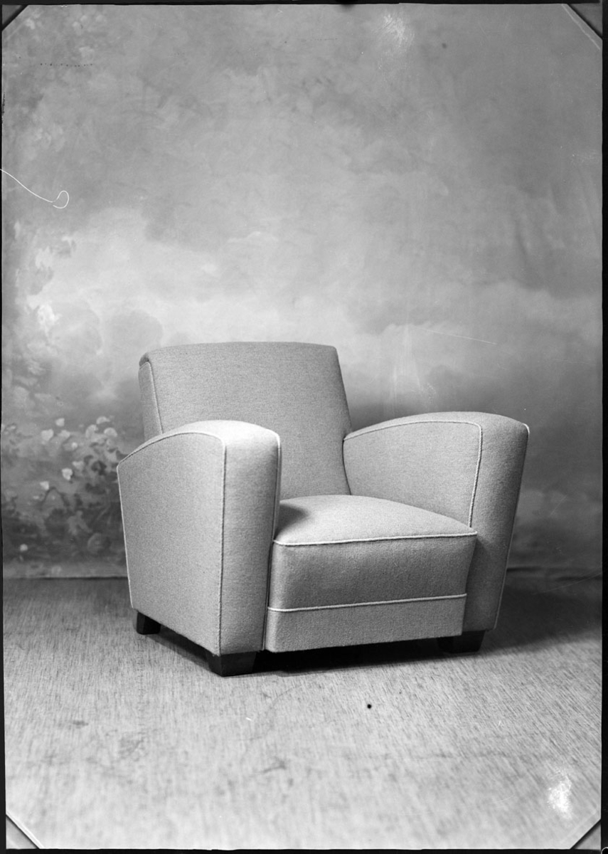 Studio opptak av en stol.