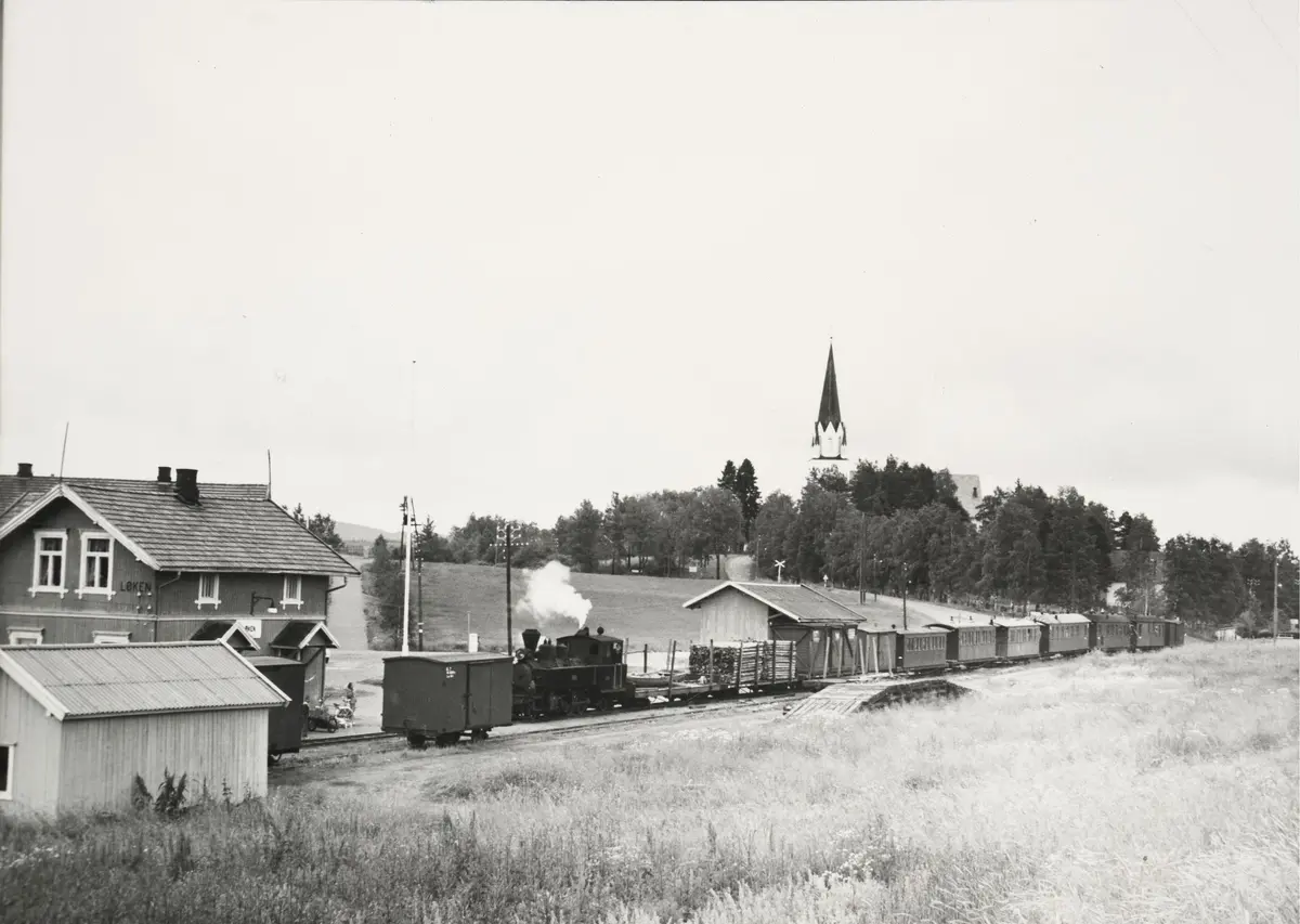 Tog 2051 til Skulerud på Løken stasjon.