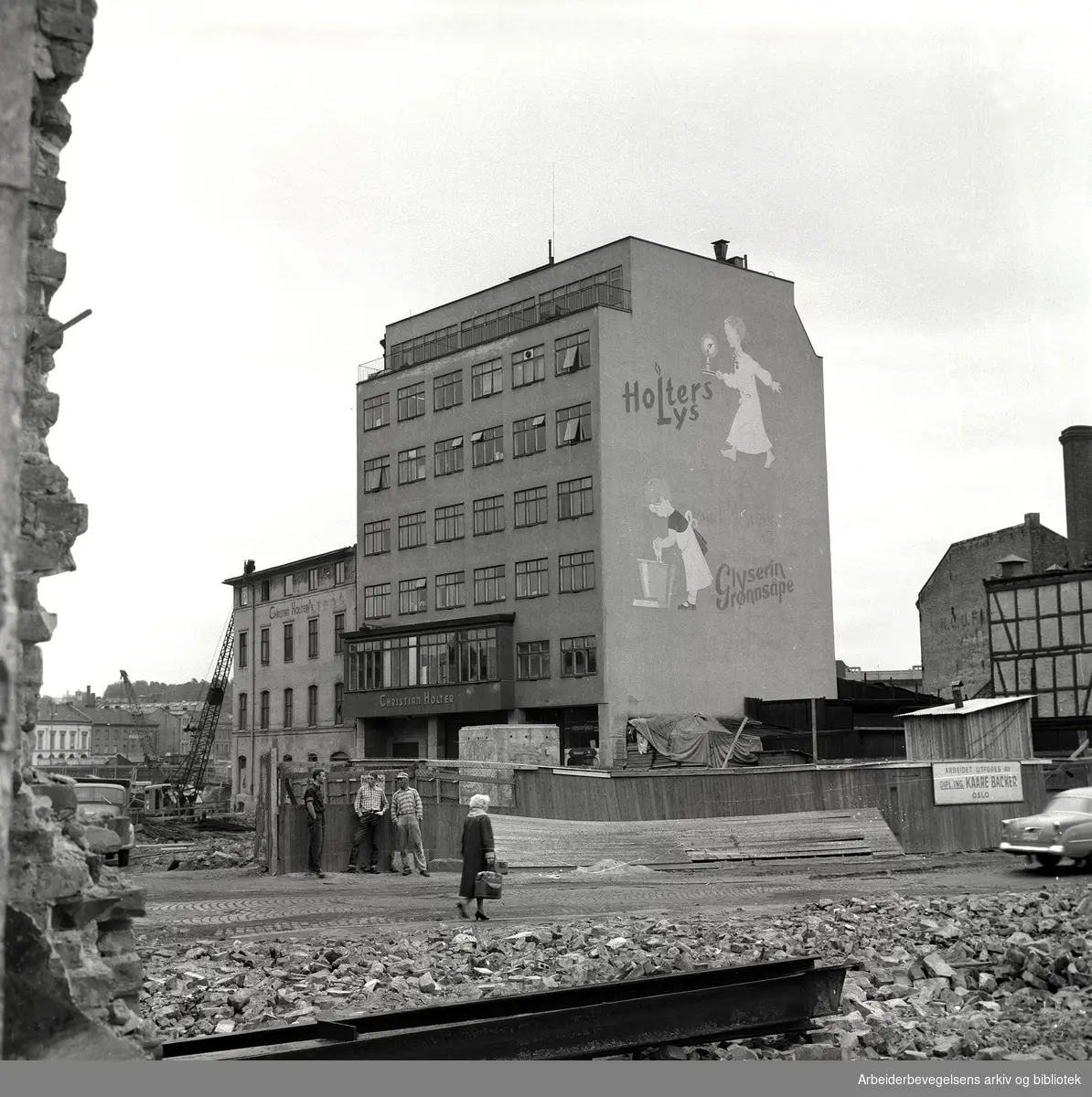 Sanering av Vaterland,.august 1961..Christian Holters Lysfabrikk A/S i Elvegata 15, bygget etter krigen, skal rives..
