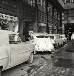 Biltrafikk i Folketeaterpassasjen,.juni 1961