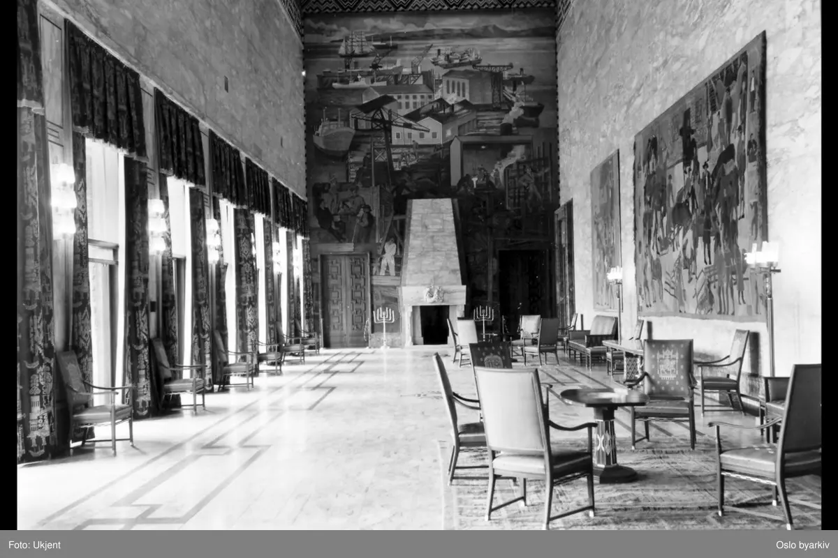 Oslo Rådhus (Rådhuset). Festgalleriet med Axel Revolds freskomaleri ...