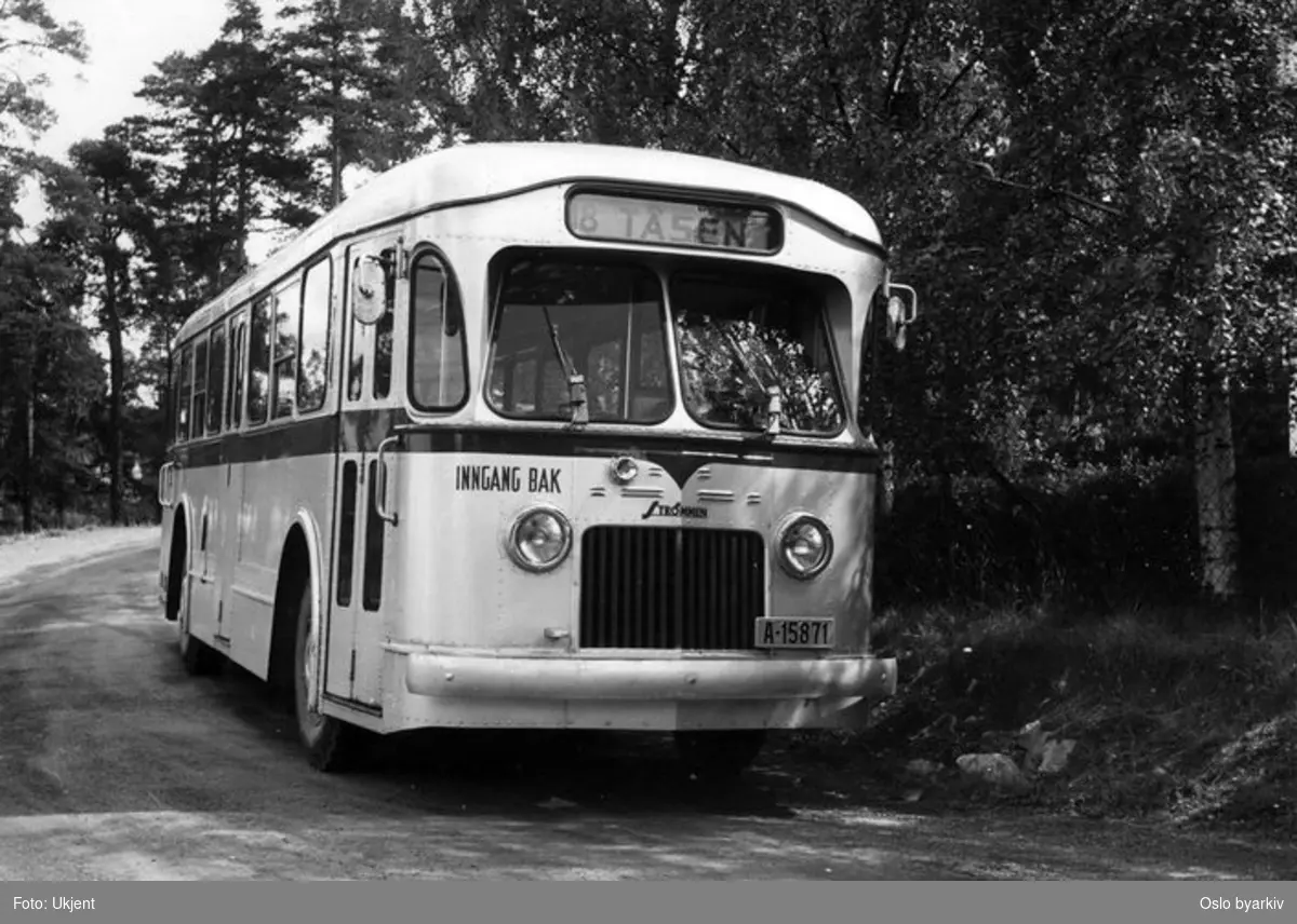 En Strømmen/Leyland buss, 1951-modell. Dieseldrevet versjon laget for Oslotrafikk. Linje 8 til Tåsen.