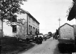 Parti frå Eidsvåg: Sjøbakken, Lindhjem, nu Wuhlviks hus, den