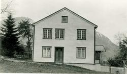 ..(Se Romsdalsmuseets årbok 2001)