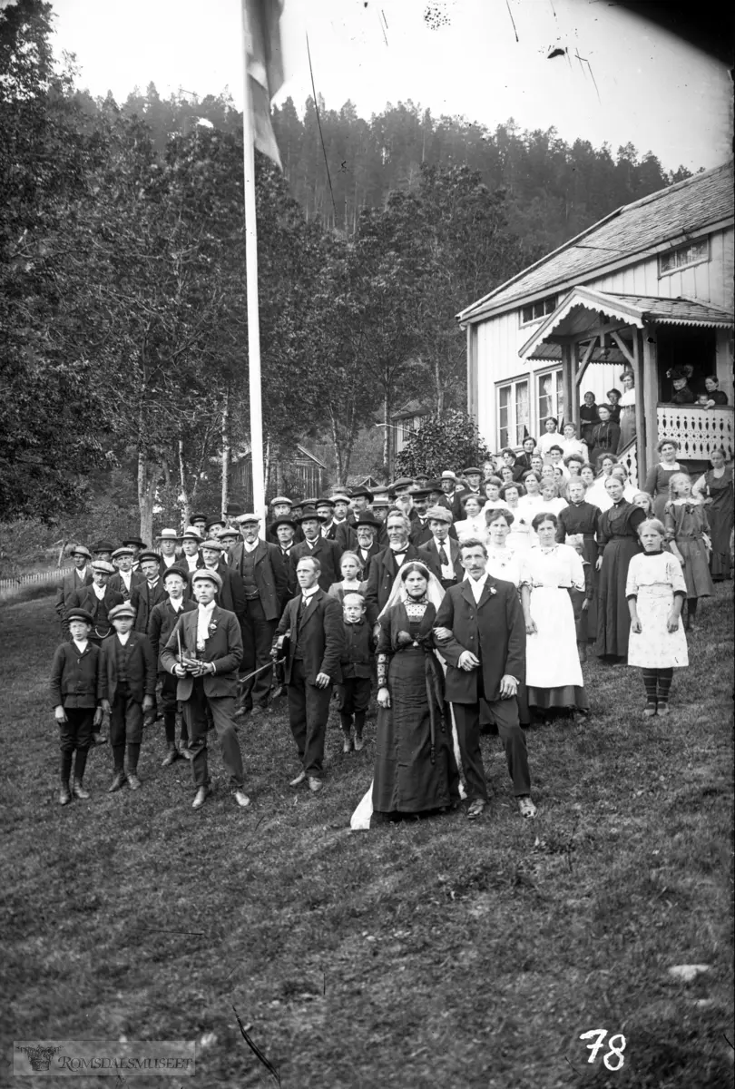 Petra og Anders Bergsvik sitt byllaup i Bergsvika 1912.