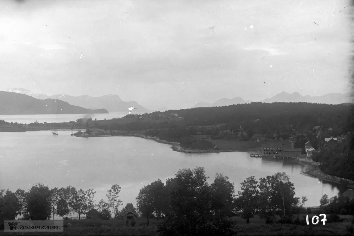 Utsikt over Nesjestranda, Havnevika. Romsdalsmuseet / DigitaltMuseum