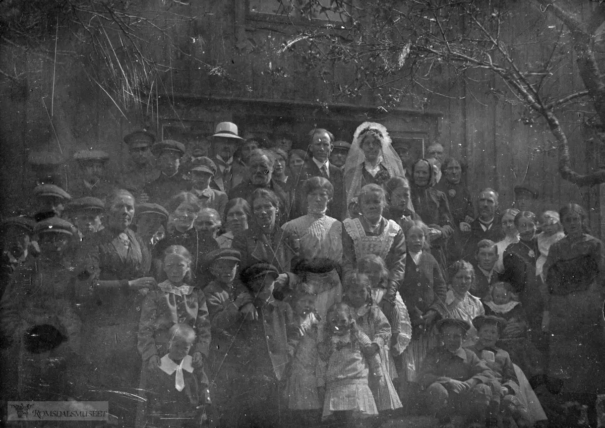 Bryllupet til Anna og Knut Finnset 15.06.1916