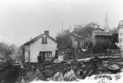 "Syltes hus ved fossen. Bildet er tatt i anledning at det sk