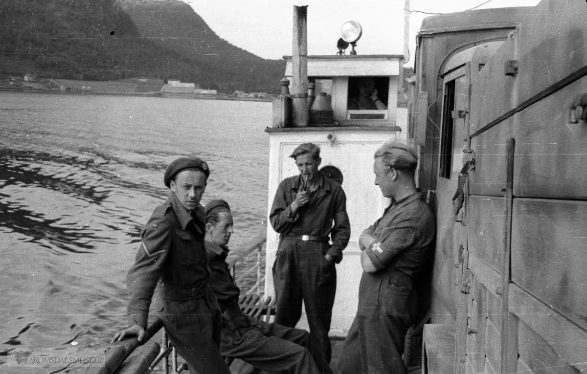 H.S Molde..BF Arnljot en mai - dag etter frigjøringen i 1945. Ferga på vei fra Angvik til Tingvoll. På dekket norske militære.