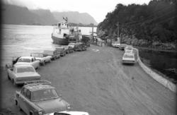 Hollingsholmen fergekai. .Ferga som ligger til kai er MF Hjø