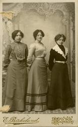 Astrid Solberg født Andersen, datter av kirkesanger Mons And