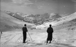 "Retusjert bort hullene i filmen".