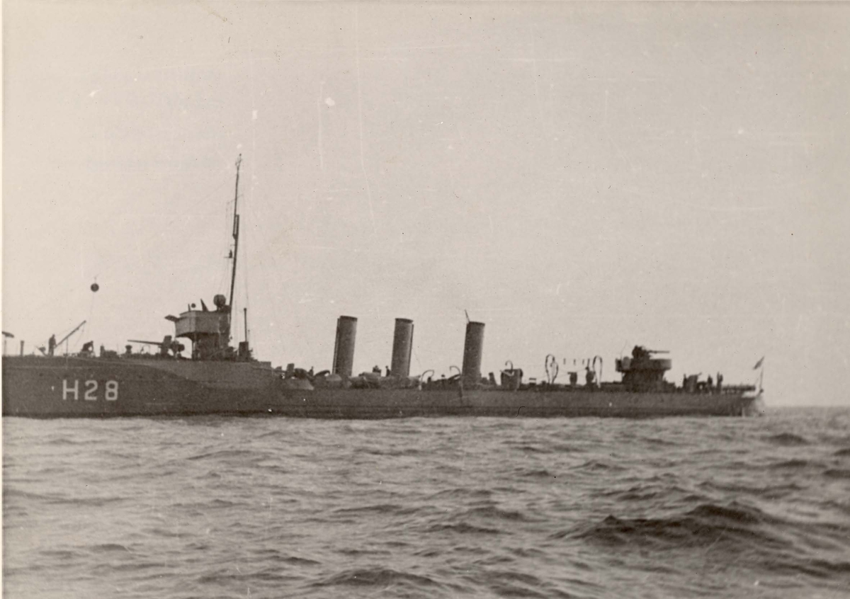 Torpedojageren "Draug", babord side - i England under 2. verdenskrig..