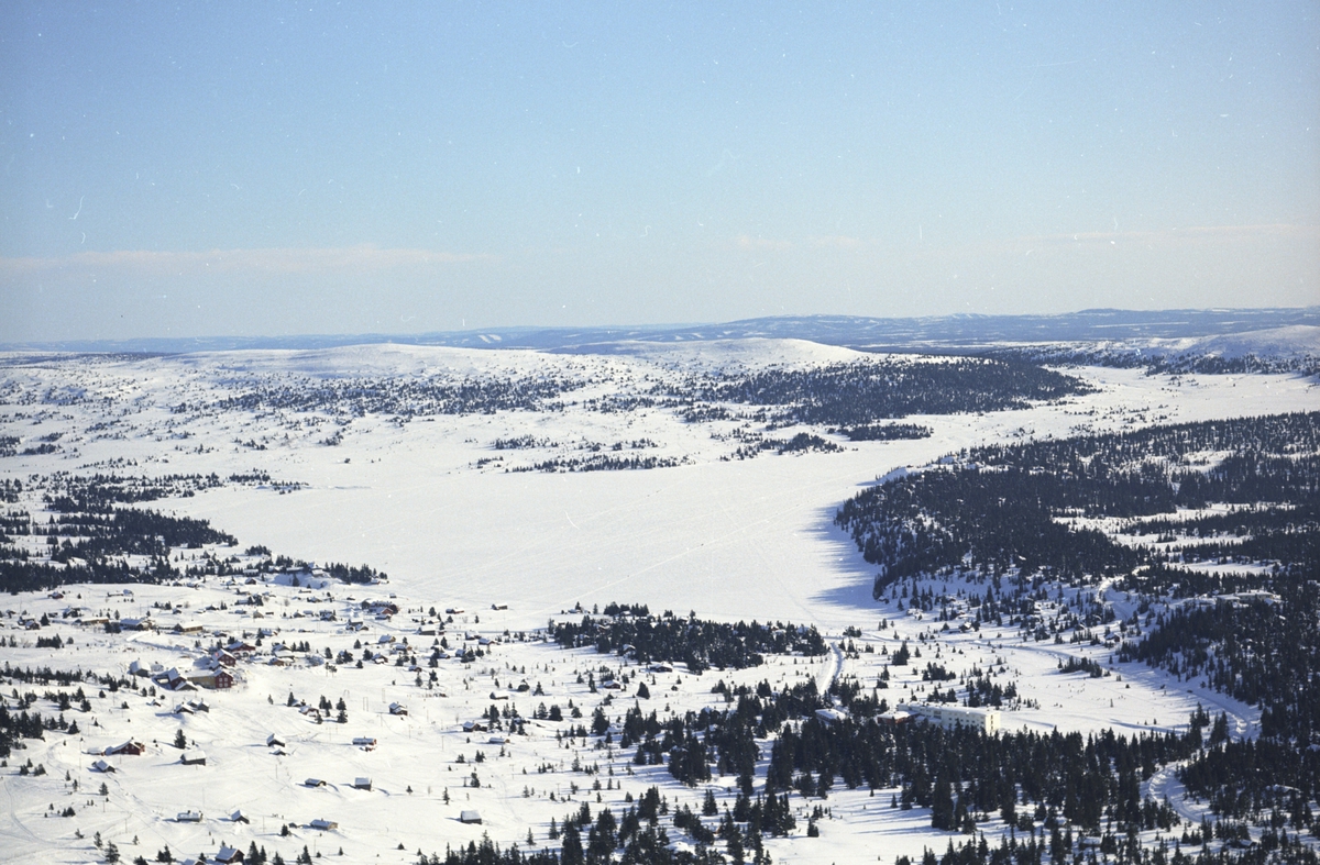 Flyfoto, vinterlandskap, Sjusjøen, Ringsaker.