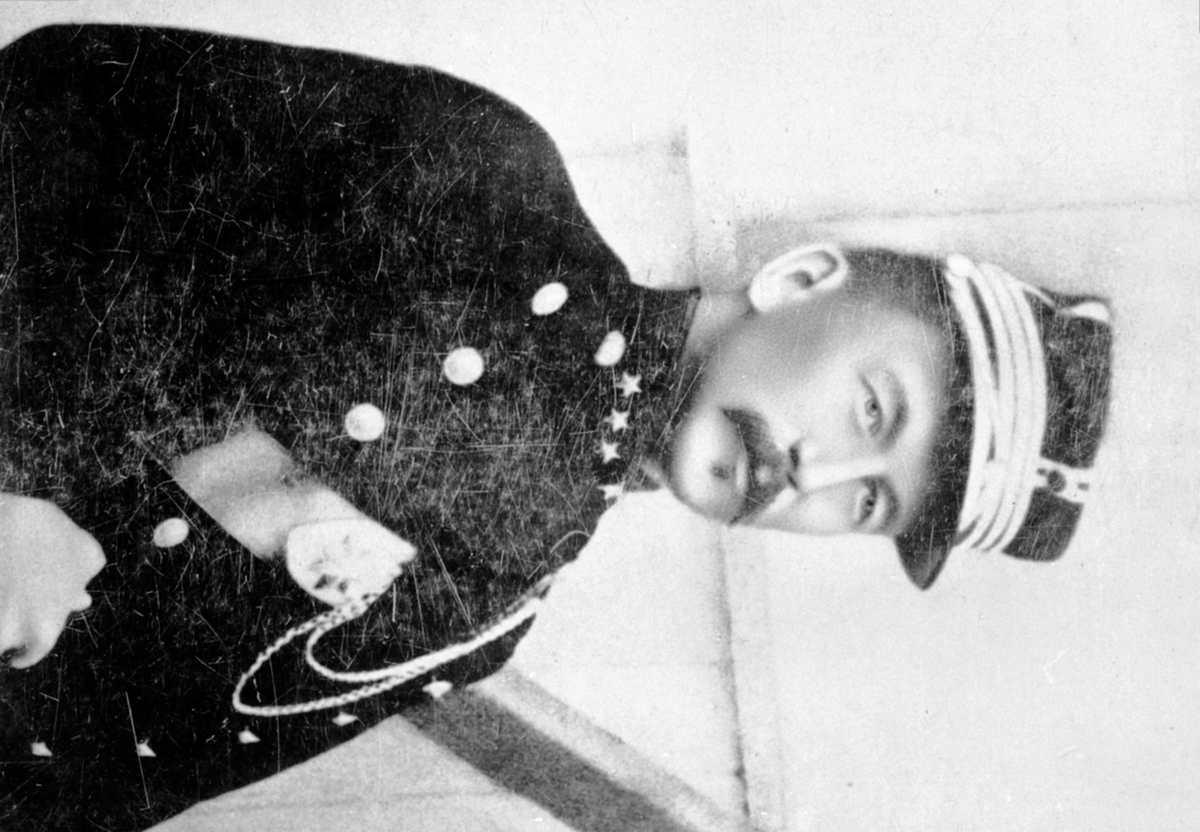Portrett, rittmester Bertil Hanssen Dehlie i uniform, F:23. 07. 1847, Furnes. Gift m/Agnes Ile.