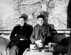 F.v. Karl Tallhaug, ukjent. Borgervakt 2.verdenskrig i hytta