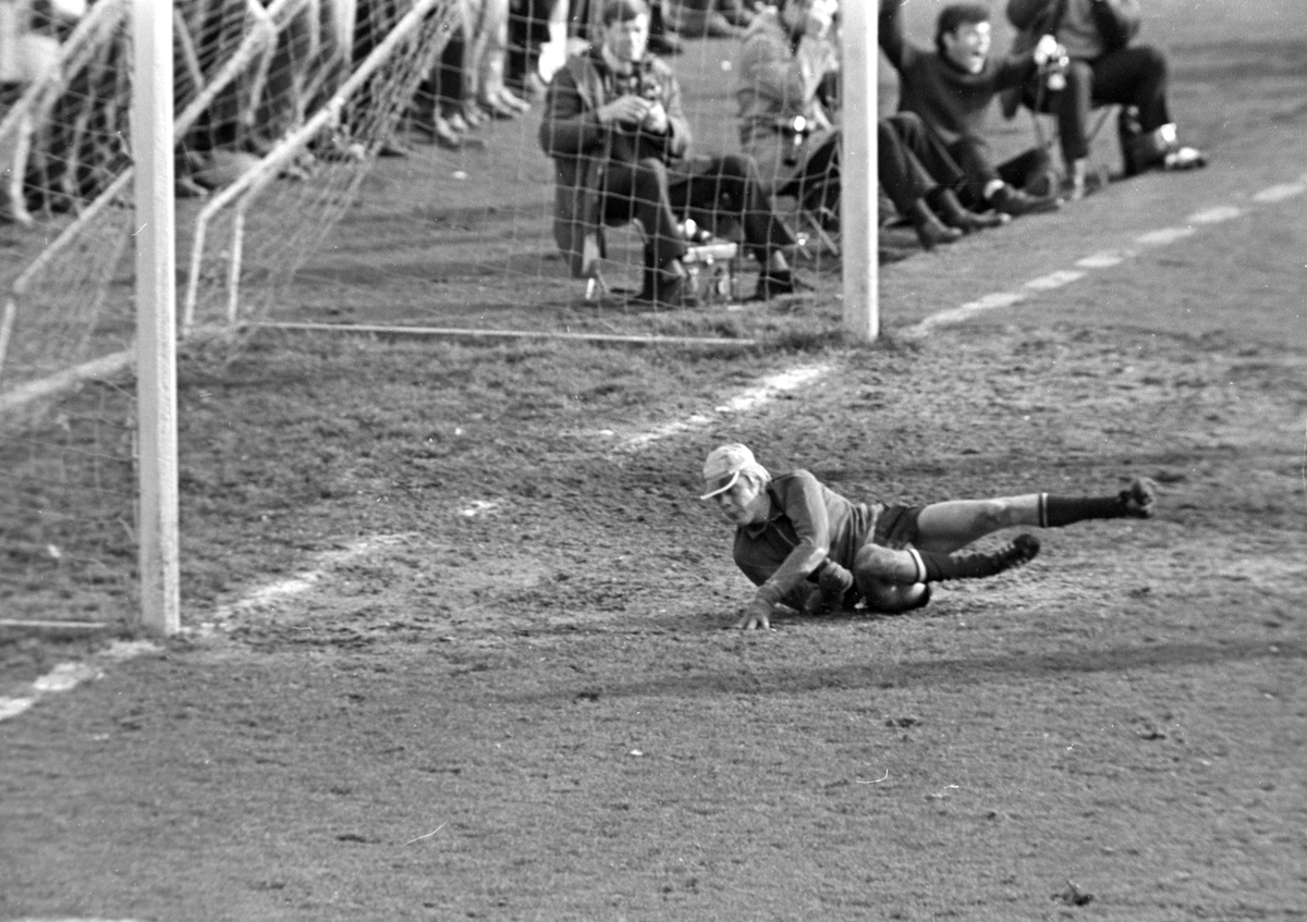 NM Fotball Sveum. Brumunddal. Norgesmesterskapet. Juniorfinalen 11. 10. 1970.  Brumunddal IL -Viking, Stavanger. 