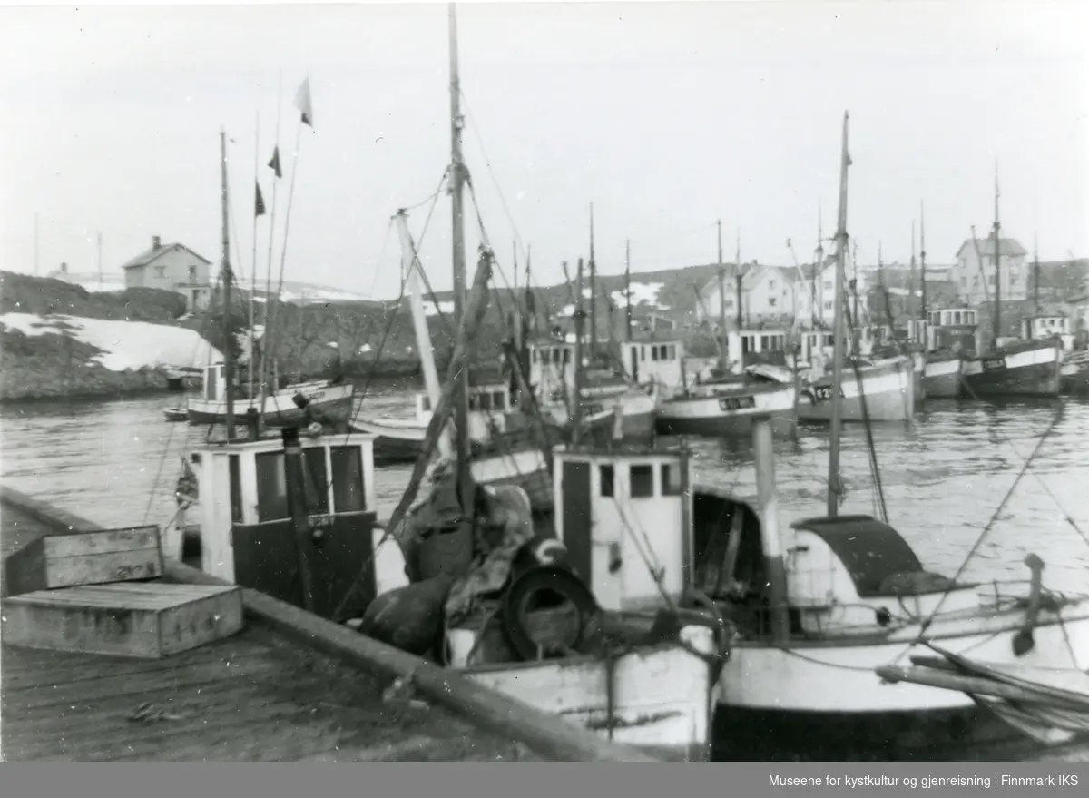 Fremmede fiskbåter ved inner-kaien og ved Brodtkorb-kaianlegg ca 1955