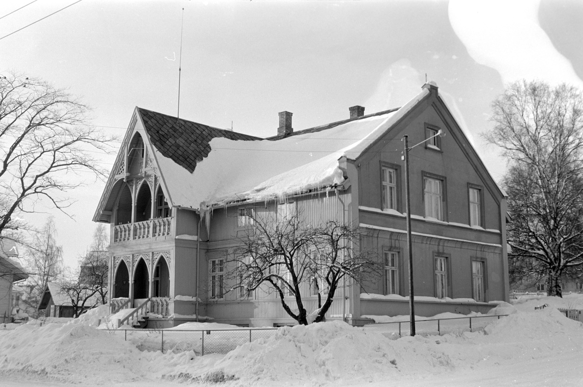 Hamar, Sverdrups gate 12, villa tegnet av arkitekt/ingeniør Axel Daniel Halvorsen i 1896,