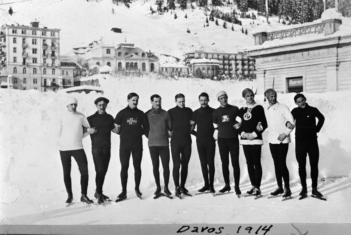 Skøyteløpere i Davos 1914. Oscar Mathisen nr. 3 fra venstre. 
Oscar Wilhelm Mathisen (født 4. oktober 1888, død 10. april 1954) var en norsk skøyteløper som representerte Kristiania Skøiteklubb. 