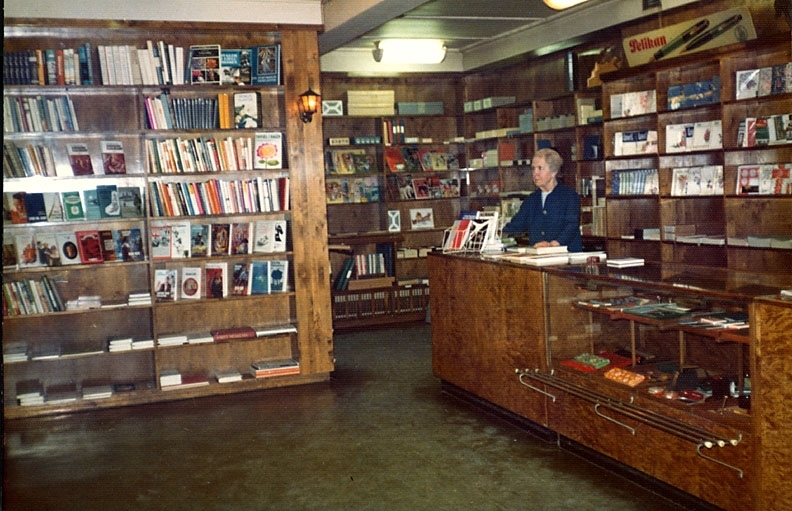 Ola Lømos bokhandel, interiør