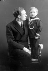 Skuespiller og sanger H. Herberth med sønnen Robert