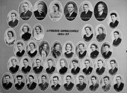 Stor gr: skoleelever, montasje, Linderud handelsskole, Hamar