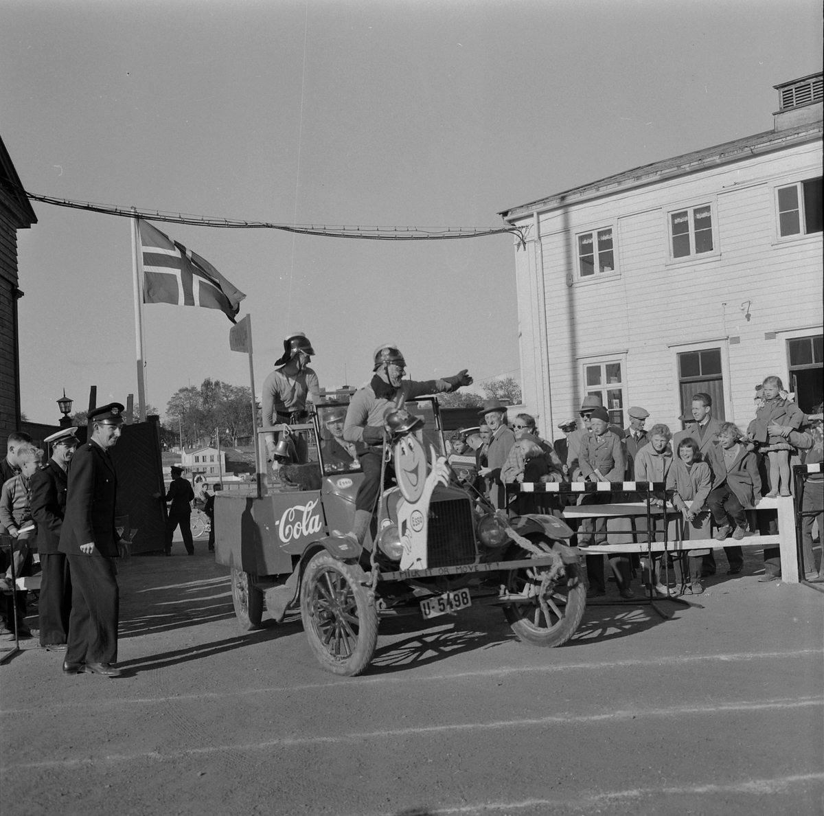 Brannmannsdagen 1958. Trangvik brannvesen med T-Ford brannbil