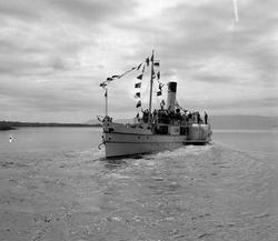 SKIBLADNER PÅ VEI UT FRA HAMAR BRYGGE, MJØSBÅT