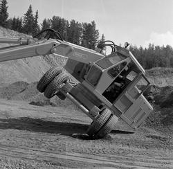 Munch gravemaskin danser ballett. I likhet med Brøyt har mas