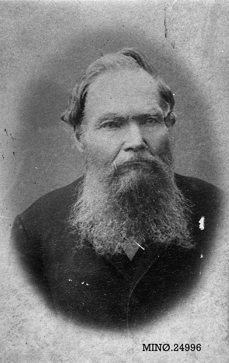 Portrett av eldre mann - fanejunker Lars Olson Næsteby, født 1821. 