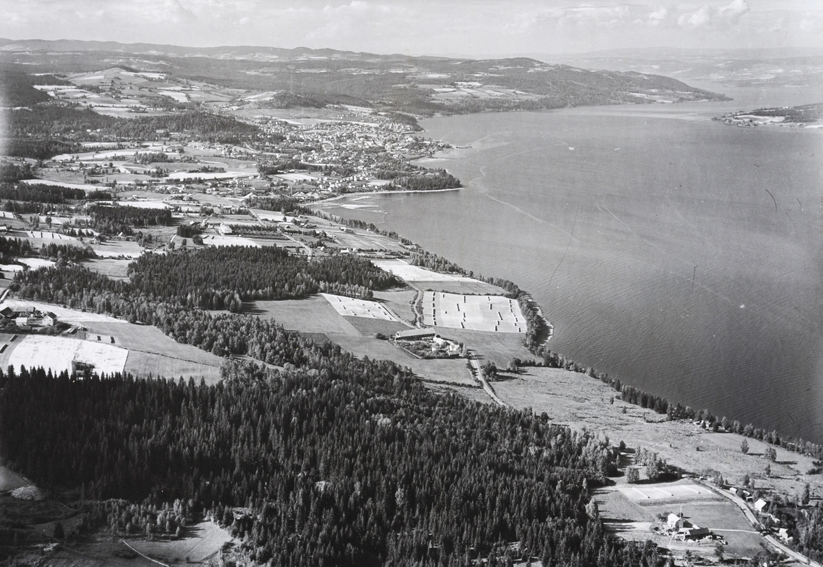 Gjøvik, flyfoto, Landskap, Mjøsa. Foto Normann ca. 1946-1950. - Anno ...