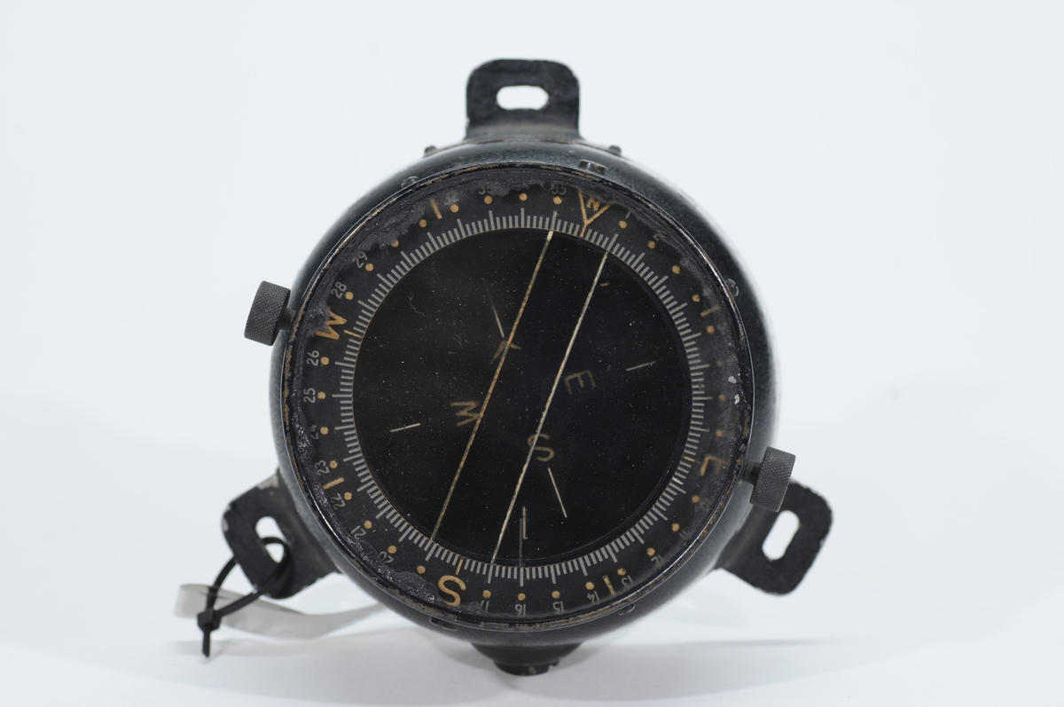Kompass 1802-2-B, förvaras i en kartong.