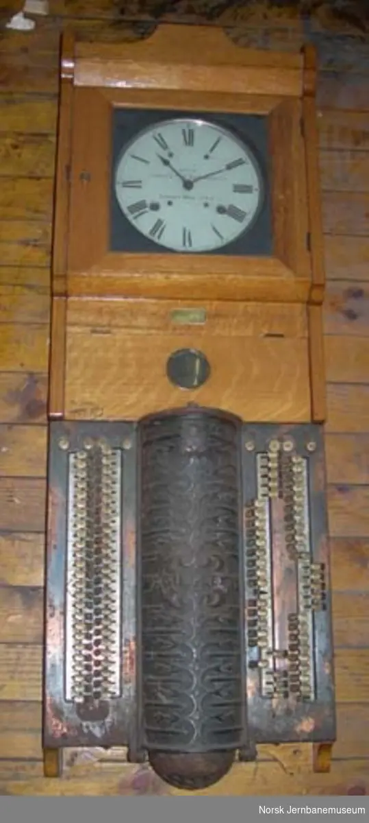 Mønstringsur "Simplex Time Recorder" - kontrollur fra NSB Verkstedet Hamar