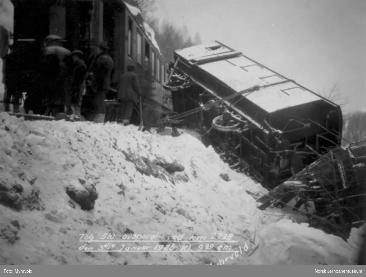 Avsporet tog 510 ved km 27,38 3. januar 1926 kl. 21.20 : avsporede vogner